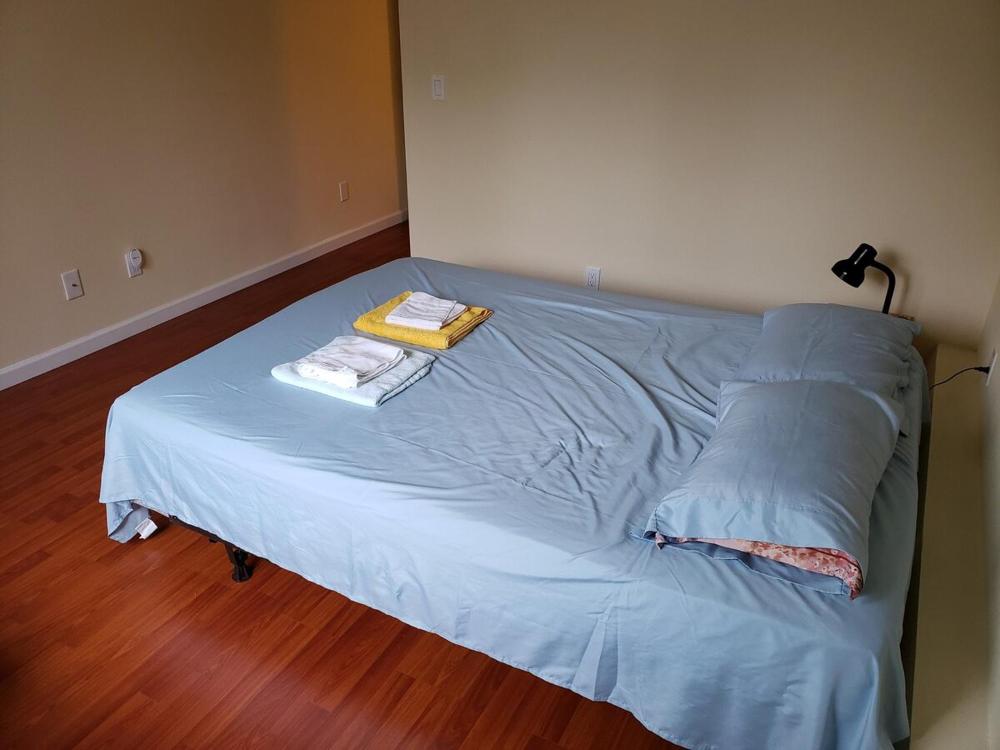 Two bedrooms with private bathrooms by Golden Gate Park & Ocean Beach